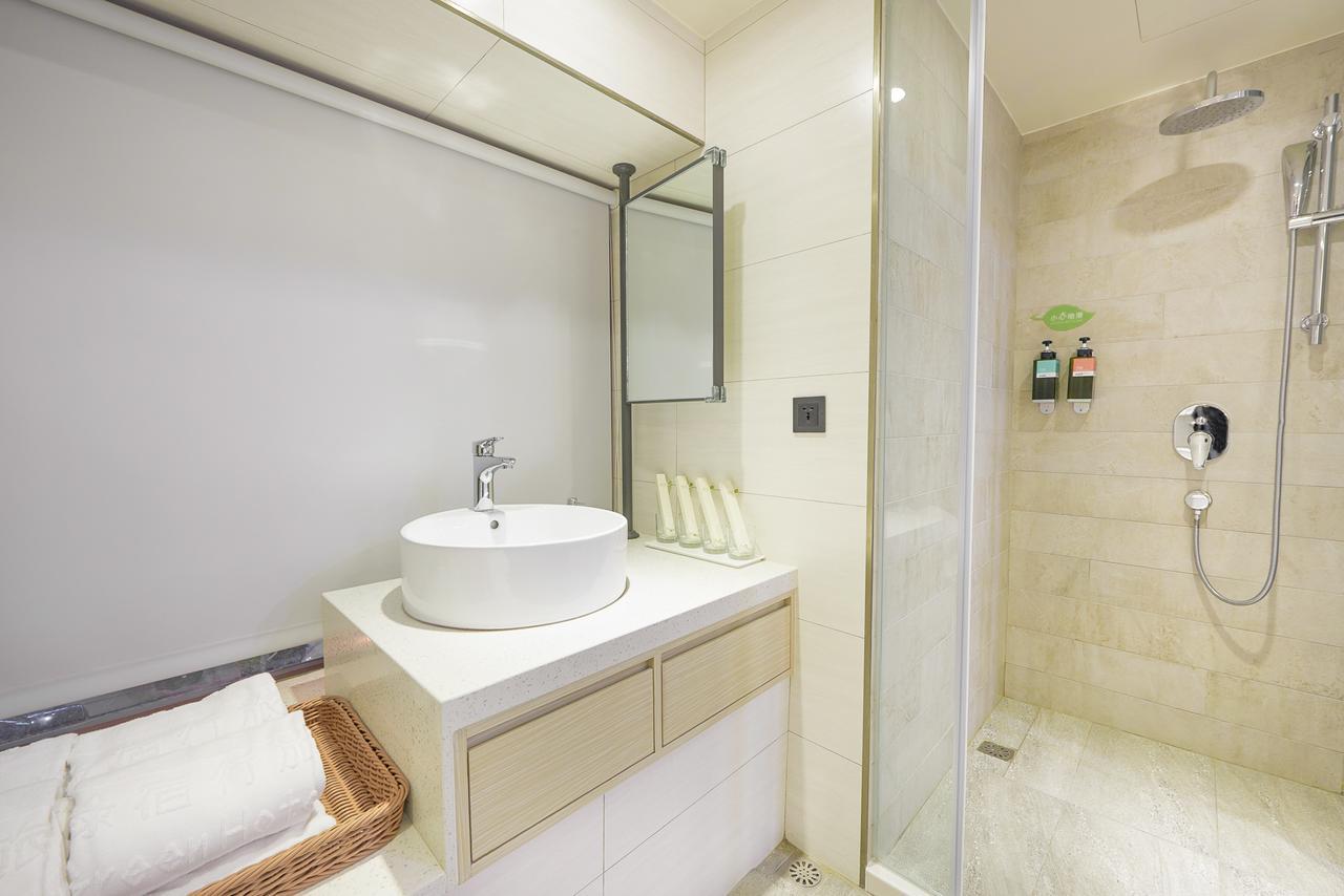 Green Hotel - West District Taichung Exterior photo